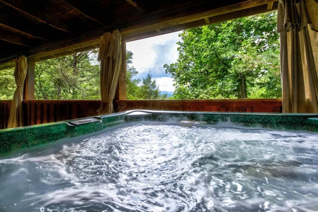 Nice View Fireplace, Hot Tub, Porch Bed, Private Sevierville Buitenkant foto