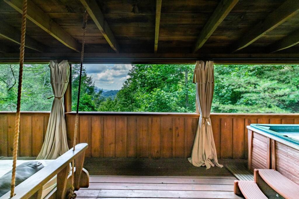 Nice View Fireplace, Hot Tub, Porch Bed, Private Sevierville Buitenkant foto