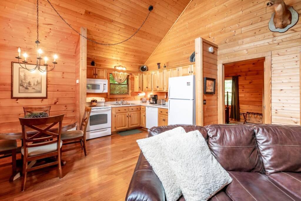 Nice View Fireplace, Hot Tub, Porch Bed, Private Sevierville Buitenkant foto