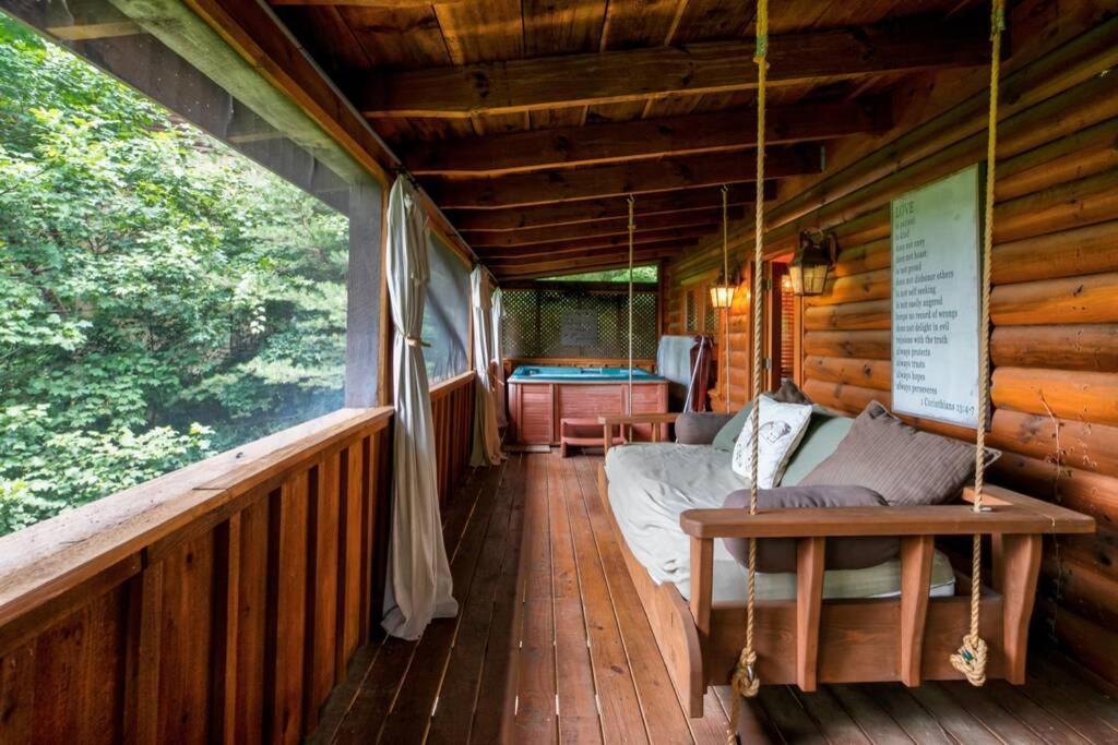 Nice View Fireplace, Hot Tub, Porch Bed, Private Sevierville Buitenkant foto