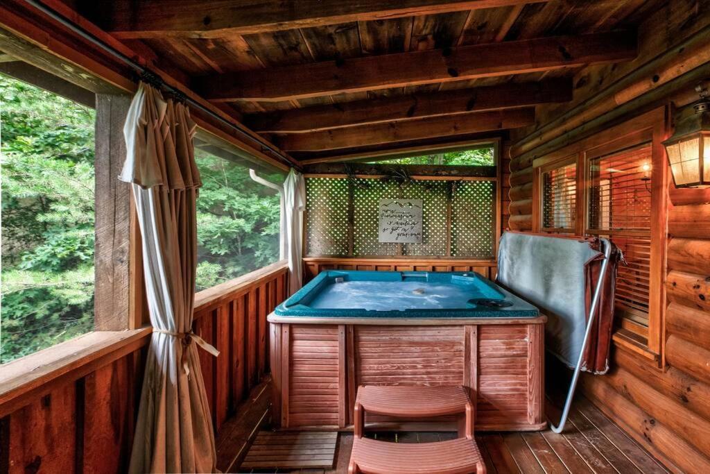 Nice View Fireplace, Hot Tub, Porch Bed, Private Sevierville Buitenkant foto