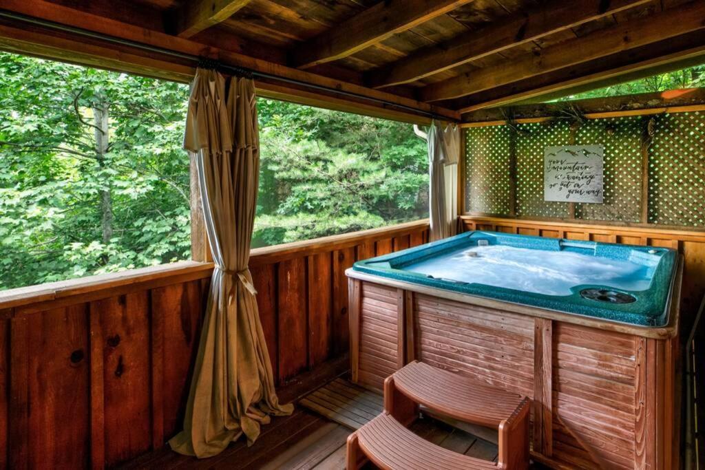 Nice View Fireplace, Hot Tub, Porch Bed, Private Sevierville Buitenkant foto