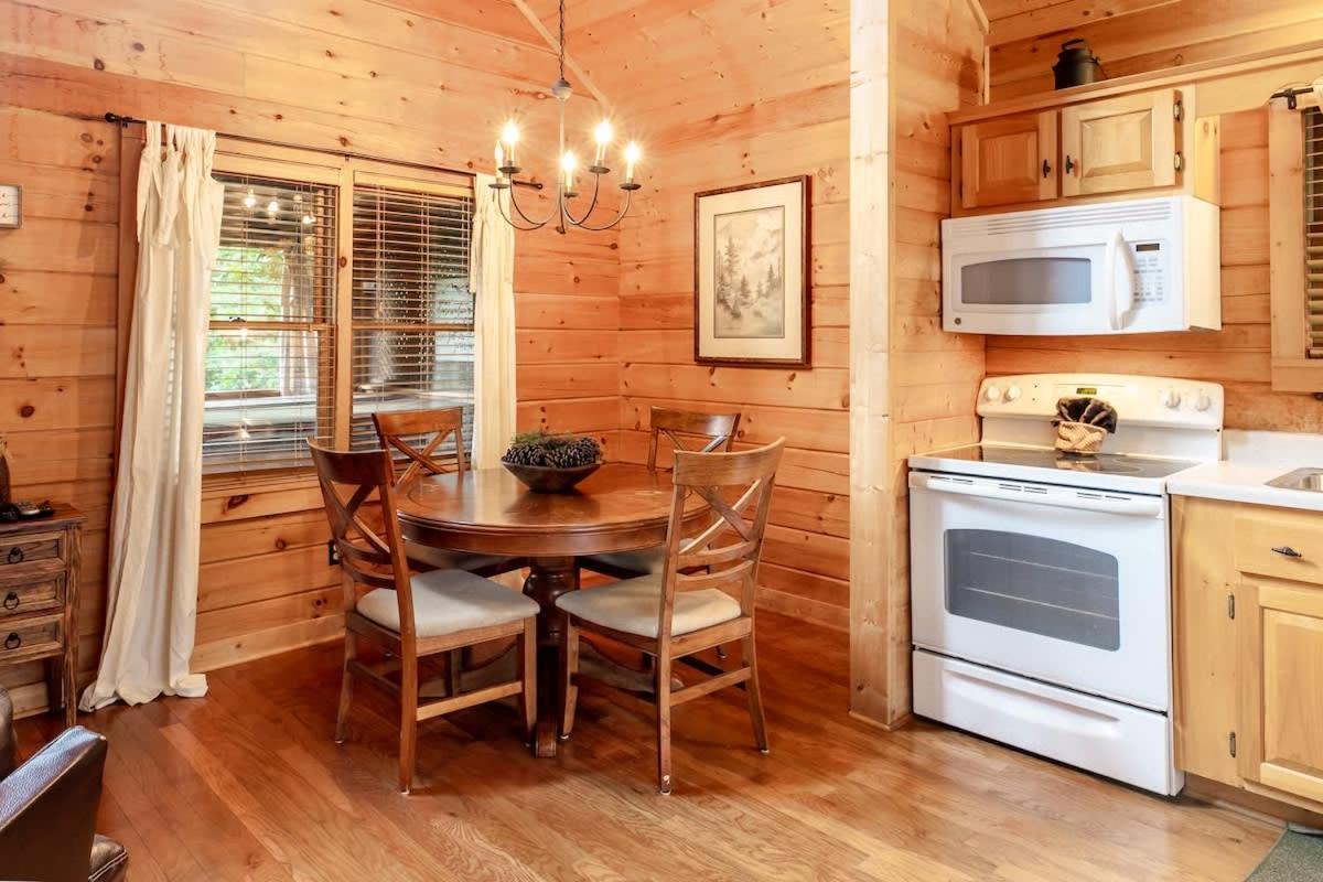 Nice View Fireplace, Hot Tub, Porch Bed, Private Sevierville Buitenkant foto