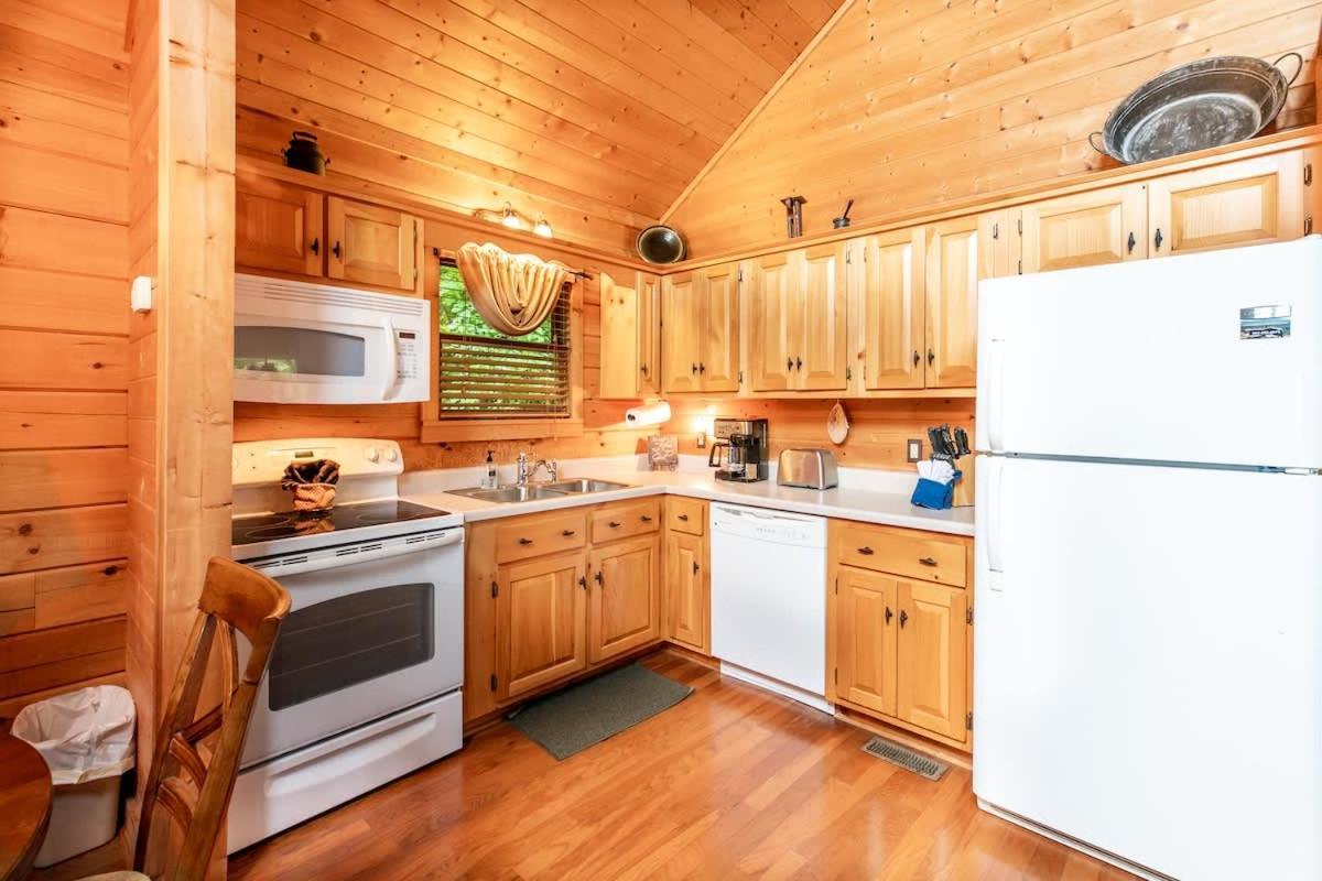 Nice View Fireplace, Hot Tub, Porch Bed, Private Sevierville Buitenkant foto