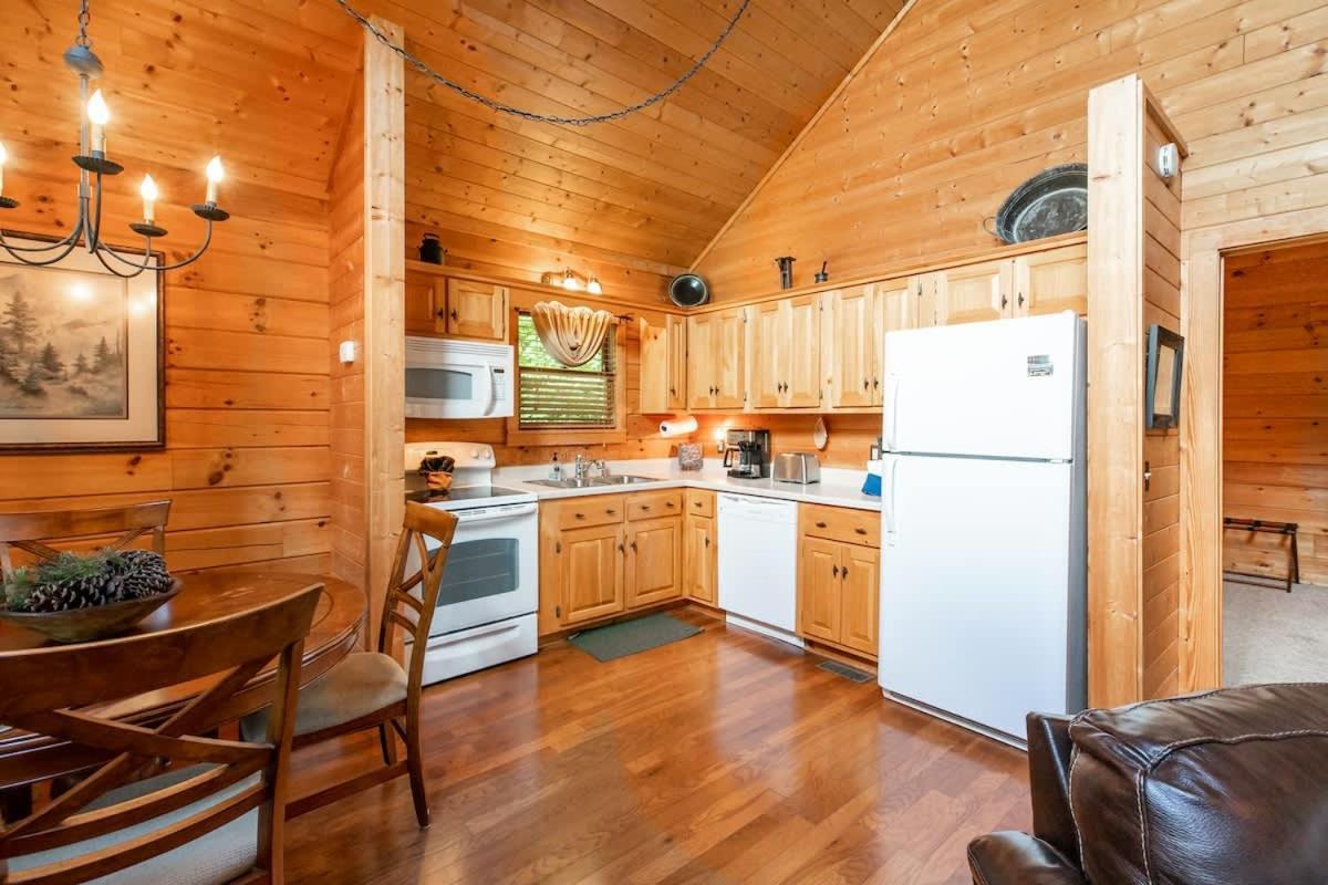 Nice View Fireplace, Hot Tub, Porch Bed, Private Sevierville Buitenkant foto